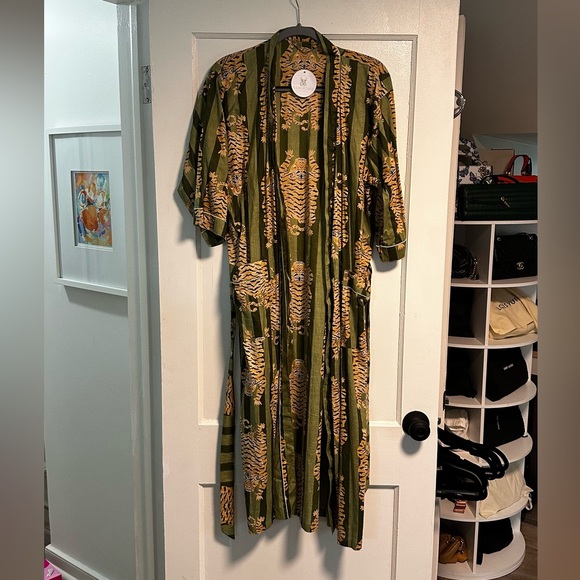 Verdigris Tiger Robe - Picture 4 of 6